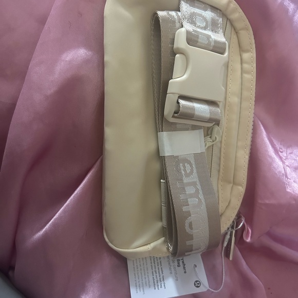 Lululemon Athletica Cream Belt Bag - Picture 2 of 2
